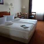 Mercure Plaza Hotel 4*