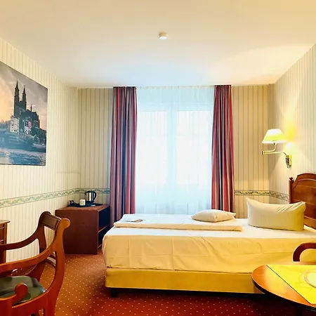 Mercure Plaza Отель