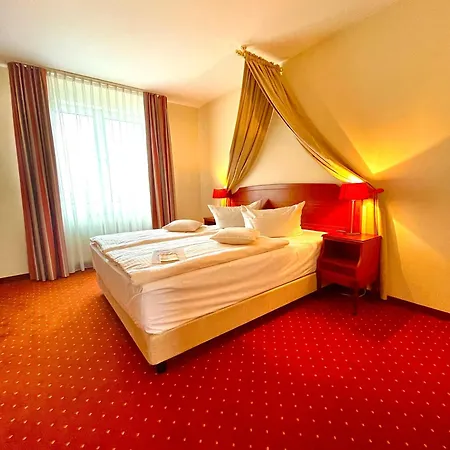 Отель Mercure Plaza Магдебург